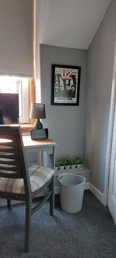 Riverbank Guesthouse อินเวอร์เนส ภายนอก รูปภาพ